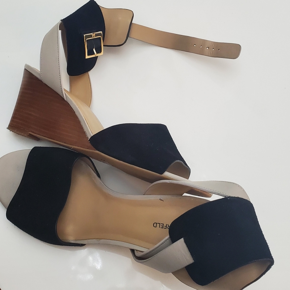 Beautiful Karl Lagerfeld Paris Sandals - Picture 3 of 7